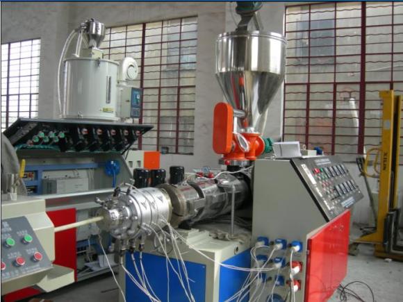 PVC塑料管材生产线