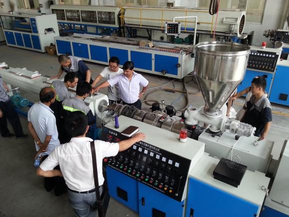 塑料管材生产线